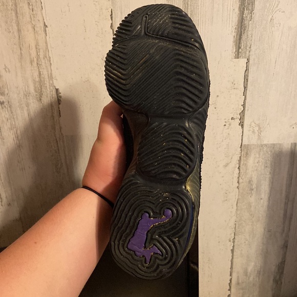 They are LeBron 16s I’m king shoes. - Picture 4 of 6